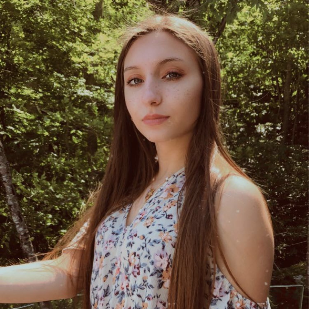 Meet your Posher, Caitlin